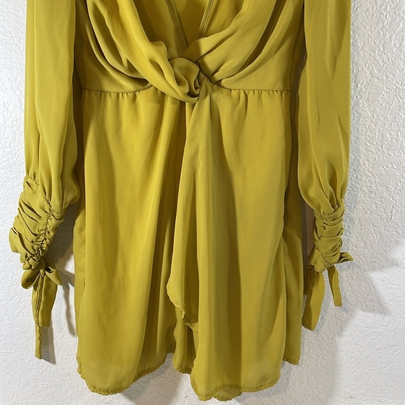 Tia Twist Front Ruched Sleeve Shift Dress Size 6 - Picture 4 of 11